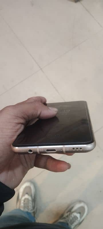 lg v60 thinQ 10 by 10 condition 4