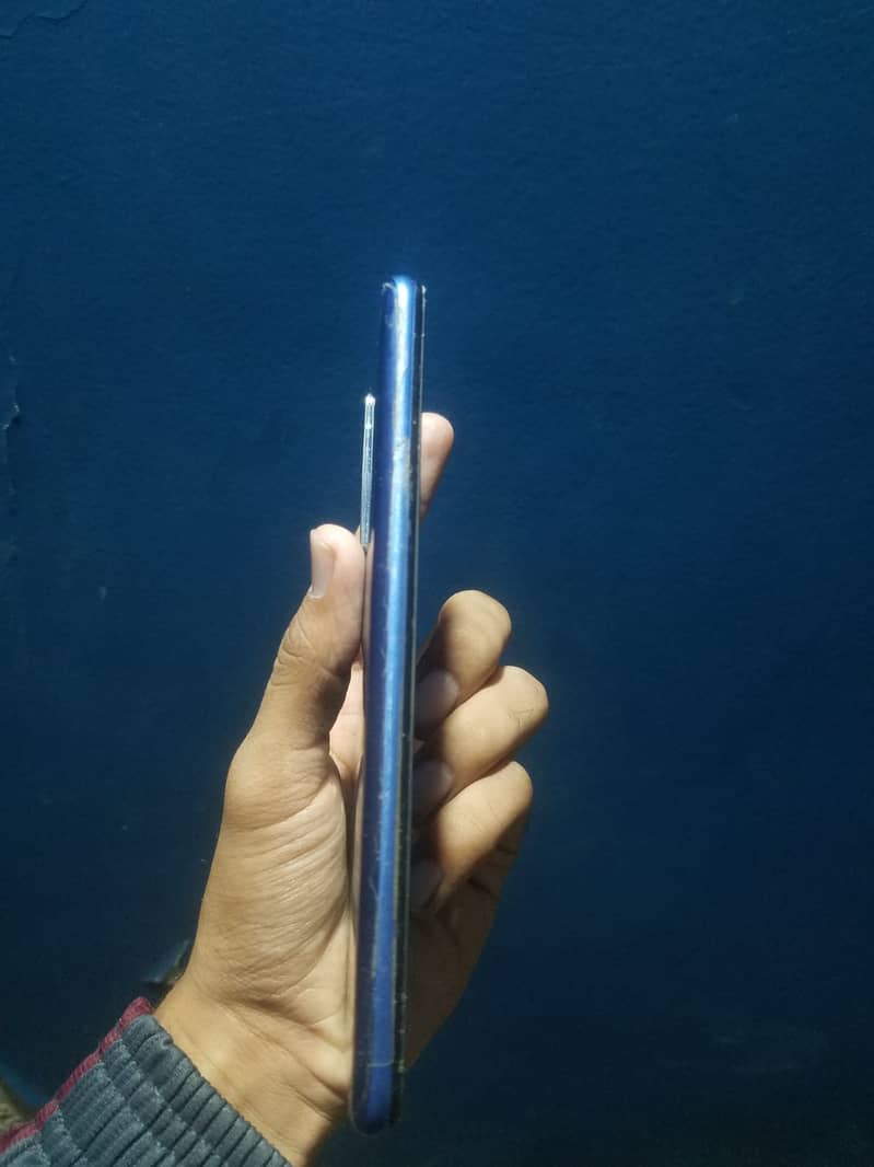 Vivo y31 4/128gb with box 10/10 3