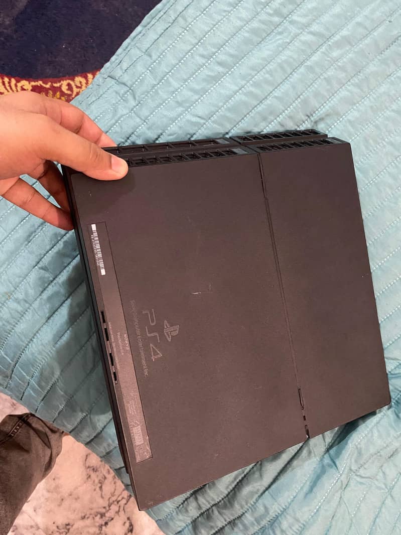 PS4 Fat 1100 500GB + 2 Controllers + Wires 6