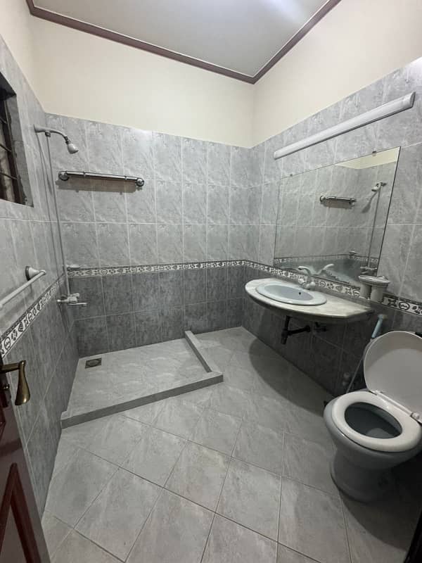 Upper Portion 01 Kanal Out Class Stylish Luxury Bungalow For Rent In HH-Block DHA Phase 4 Lahore 5