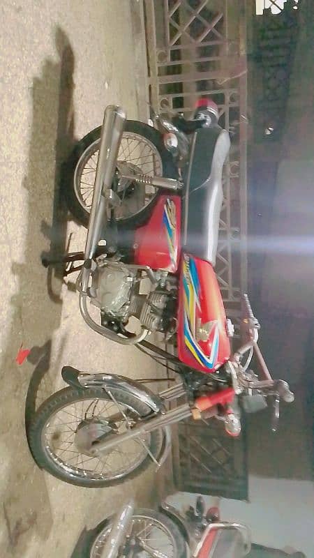 Honda 125 Like new condition model 2017/2018 urgent sale 1