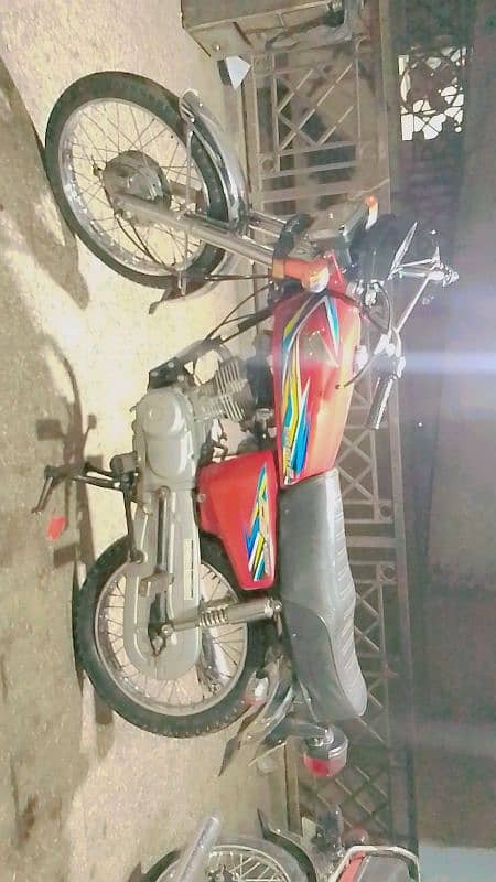 Honda 125 Like new condition model 2017/2018 urgent sale 2