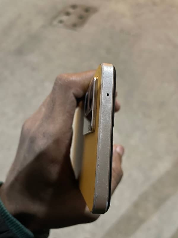 Oppo F21 Pro, orange color in good condition 0