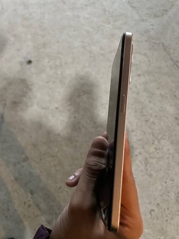 Oppo F21 Pro, orange color in good condition 1