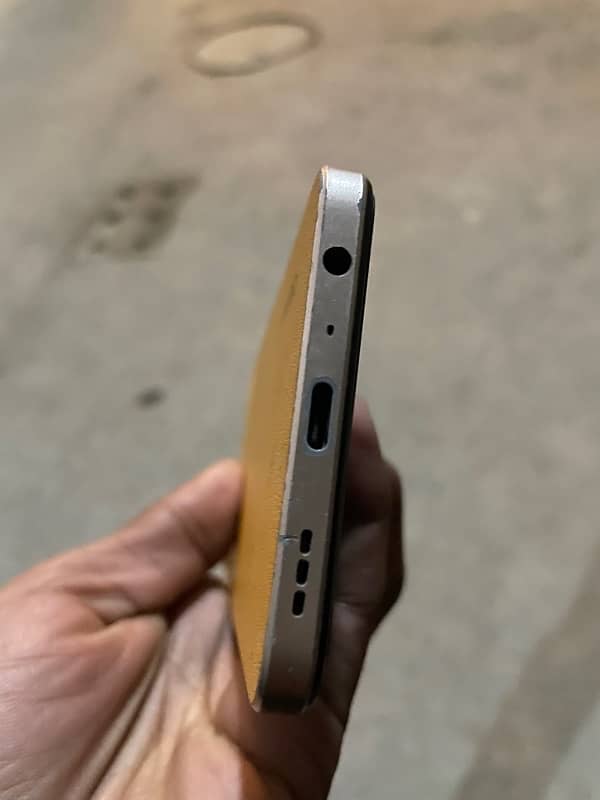 Oppo F21 Pro, orange color in good condition 2