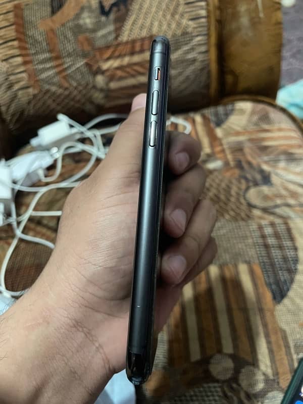 iPhone 11 Pro 2