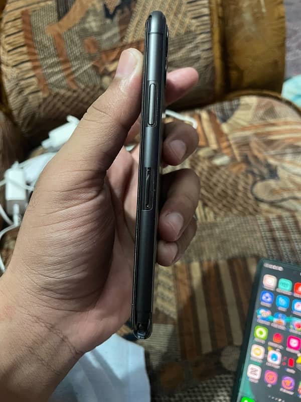 iPhone 11 Pro 4