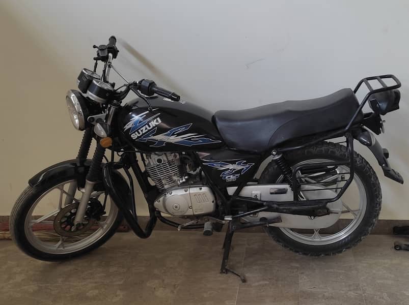 Suzuki GS 150SE Black 1