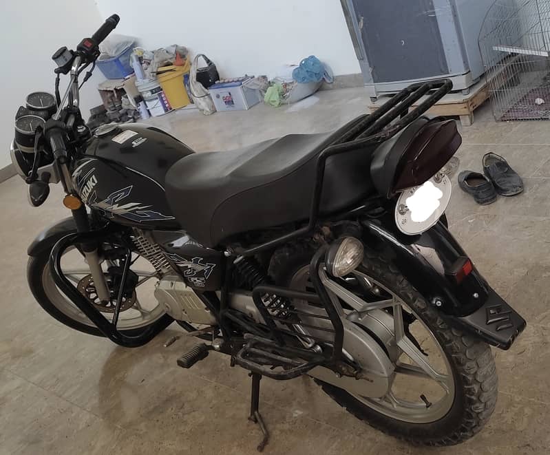 Suzuki GS 150SE Black 2