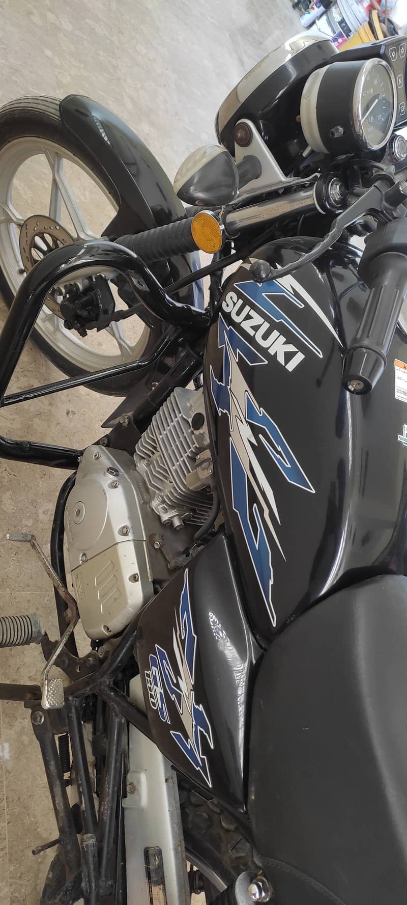 Suzuki GS 150SE Black 5