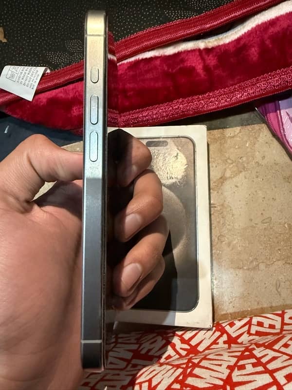 Apple iPhone 15 pro natural titanium 2