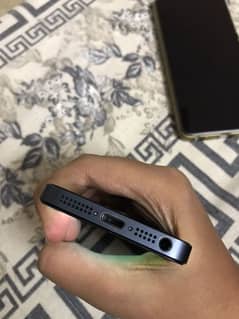 iphone 5 in 10/10 condition Whatsapp 03166213030