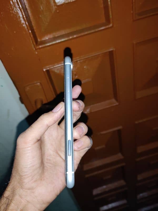 iPhone XR 64 GB Non PTA 3