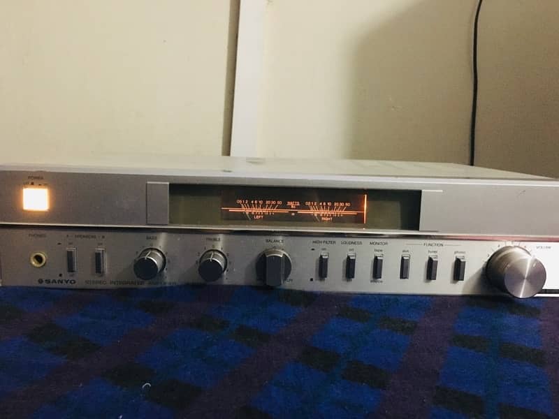 Sanyo Amplifire Made in japan 13