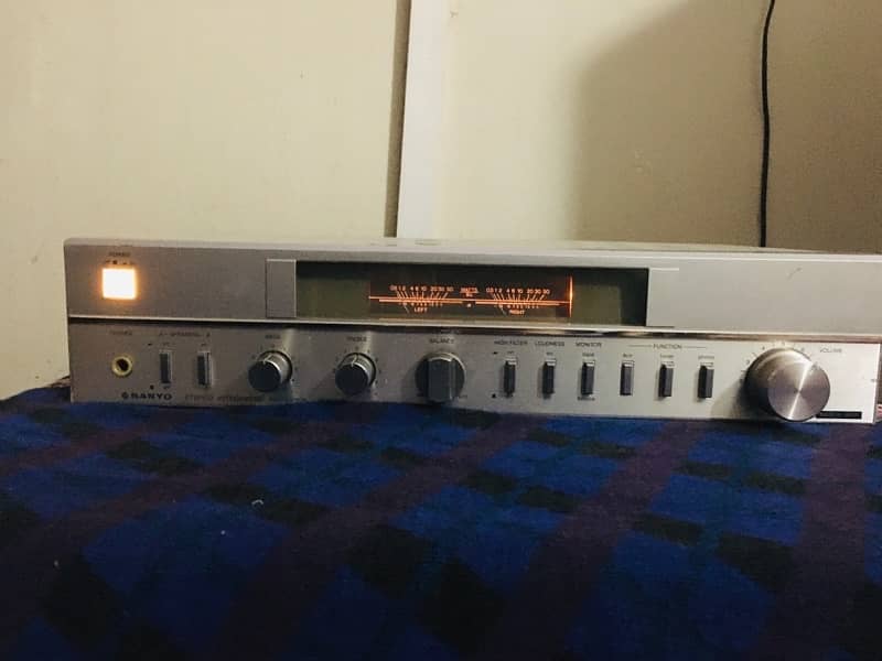 Sanyo Amplifire Made in japan 15