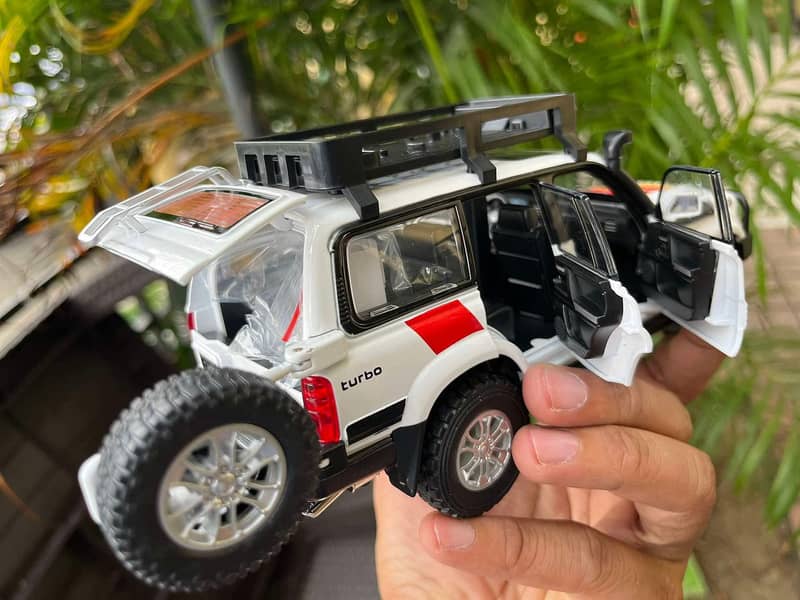 Toyota Land Cruiser LC80 ( Diecast Model cars) 7