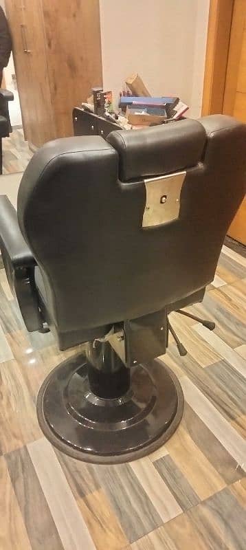 Salon Chair in new condition 0