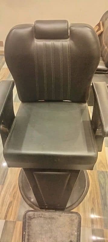 Salon Chair in new condition 1