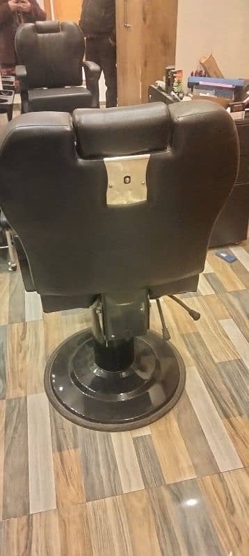 Salon Chair in new condition 2