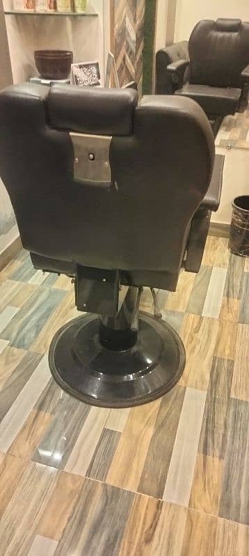 Salon Chair in new condition 5