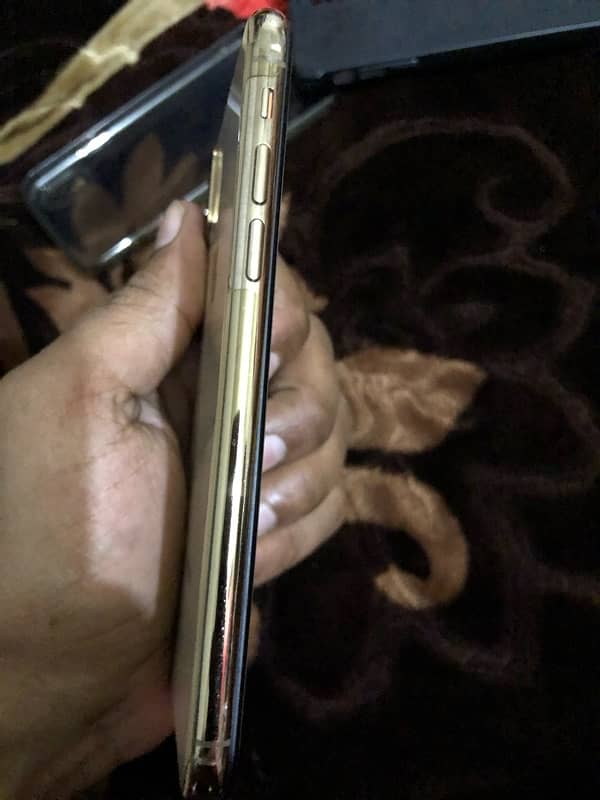 apple iPhone XS gold colour 8