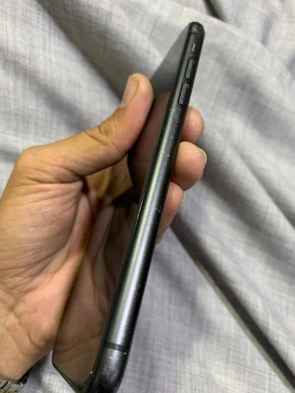 iphone 11 black color me hai non PTA 128 GB betrry 81 1