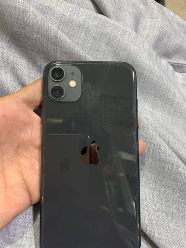 iphone 11 black color me hai non PTA 128 GB betrry 81 2