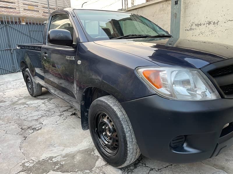 Toyota hilux single cabin 2