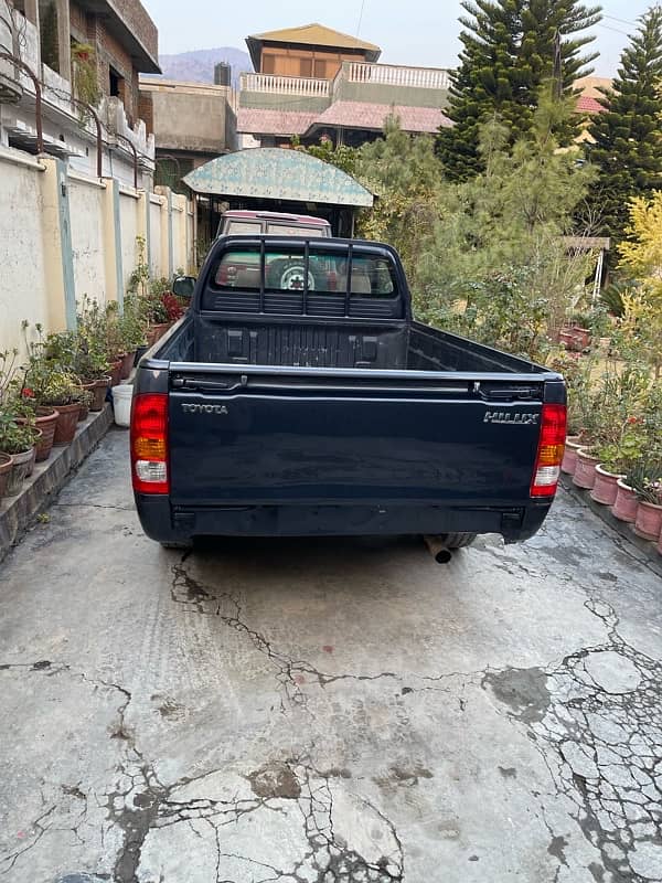 Toyota hilux single cabin 4