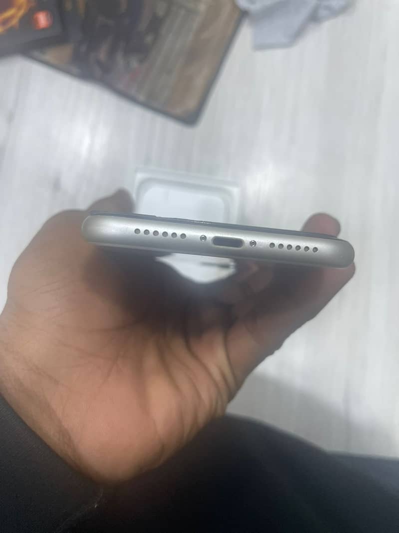 Apple iPhone 11 8