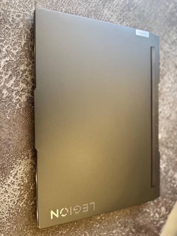 Lenovo LEGION 7i (Gen 7) 1