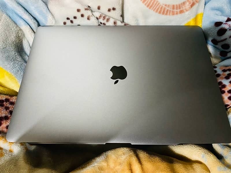 Macbook pro 2019 15 inch i9 32gb 512gb 6gb graphics card 2