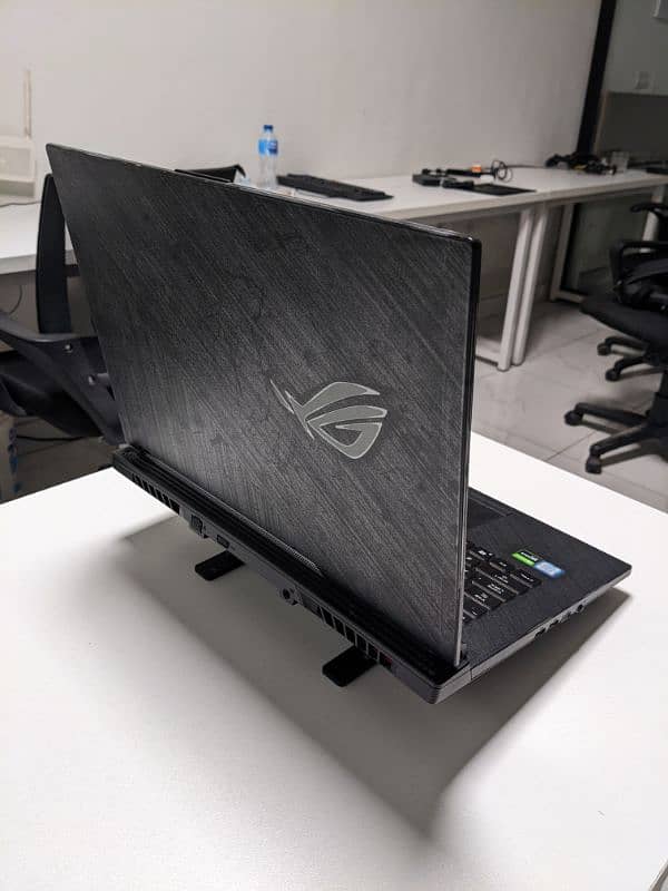 Asus ROG  i7 ( 9th gen ) with GTX 1650 7