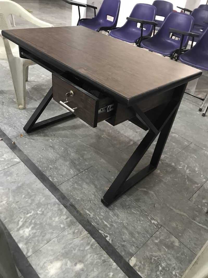 New good condition table 0