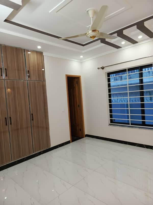 30*60 Corner Brand new double story house for sale in G-13 32