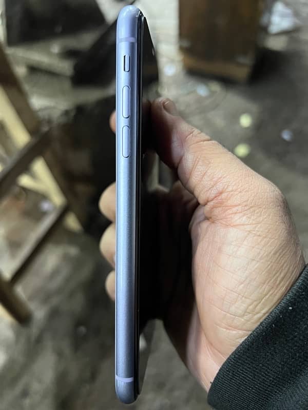 iphone 11 64GB factory unlocked waterpack 0