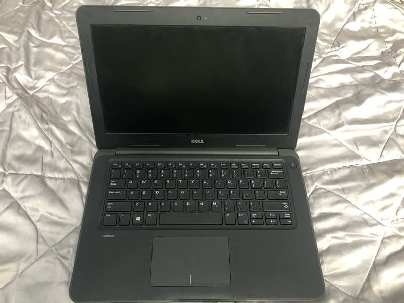 Dell latitude 3380 i3 6gen 8gb ram 256gb ssd 1