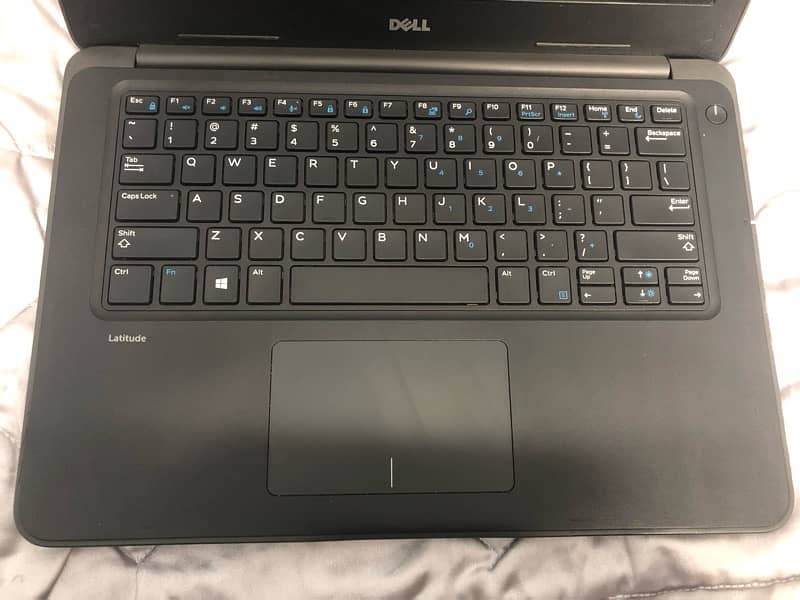 Dell latitude 3380 i3 6gen 8gb ram 256gb ssd 3