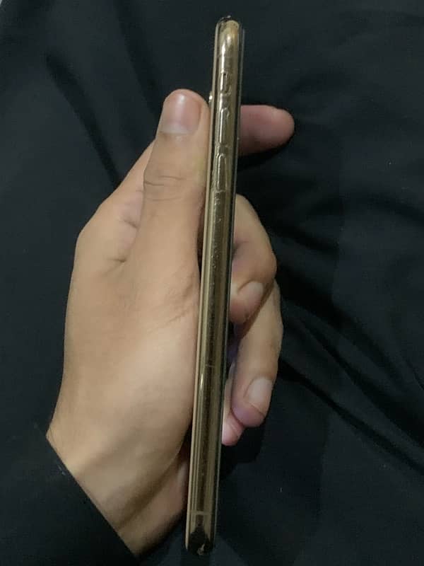 i phone xs max 64 gb pta approved all ok mobile 10by9.5 condition 0