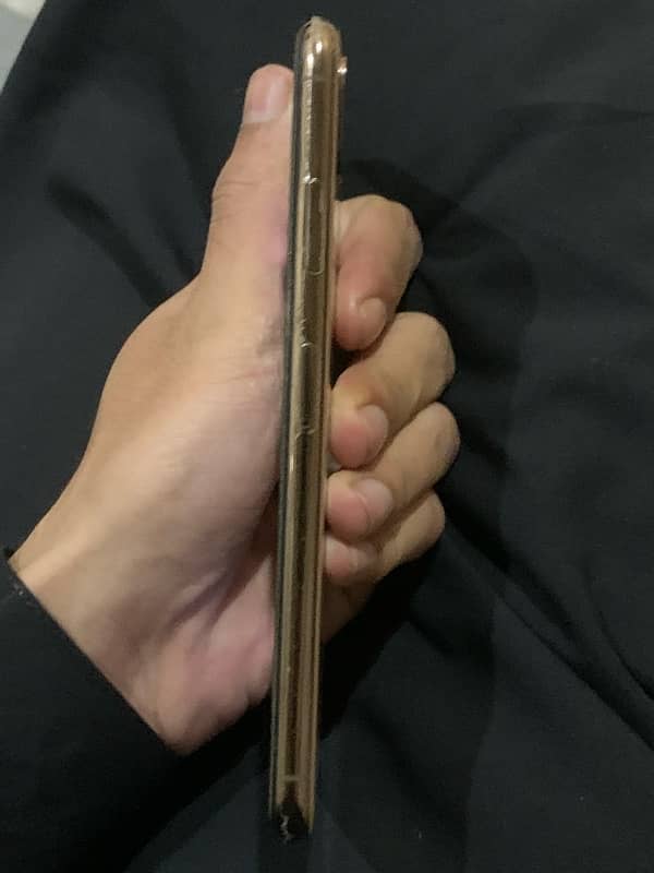 i phone xs max 64 gb pta approved all ok mobile 10by9.5 condition 3