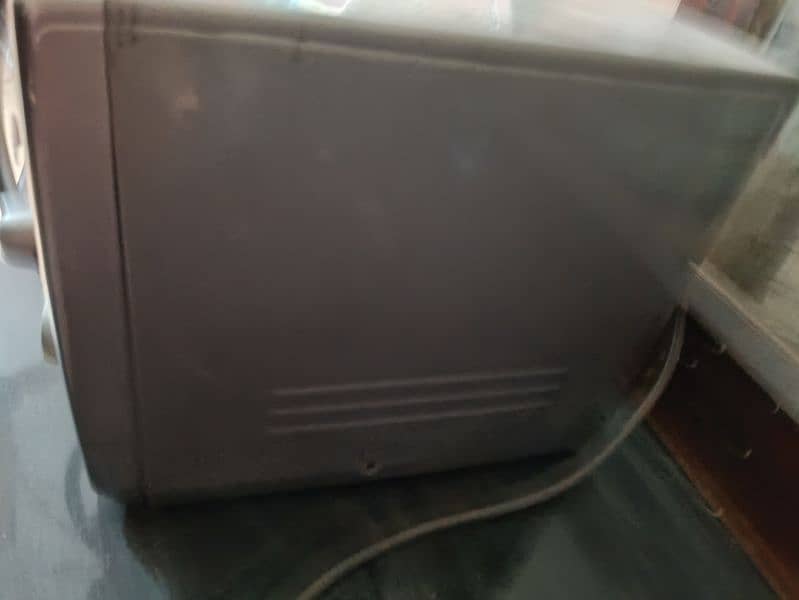 Samsung oven  fir sale in reasonable price 4