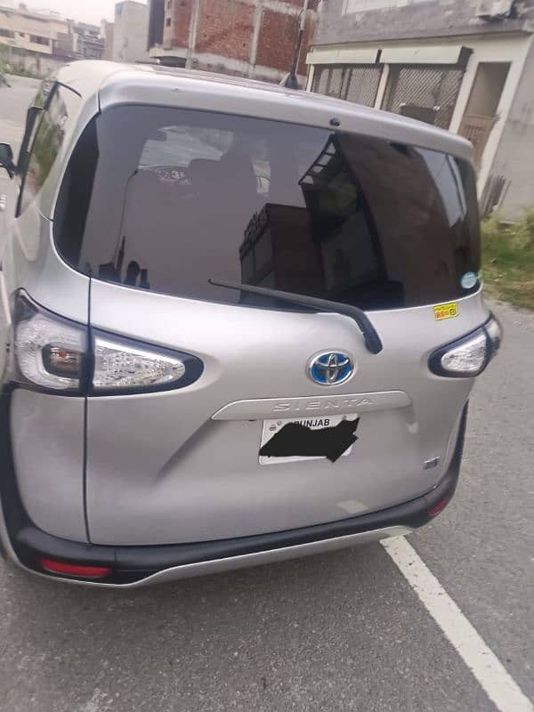 Toyota Sienta 2018 1