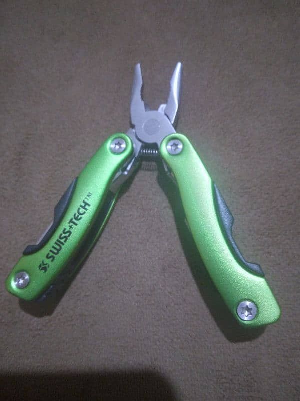 Multi tools 7 in 1 Swiss tech 1