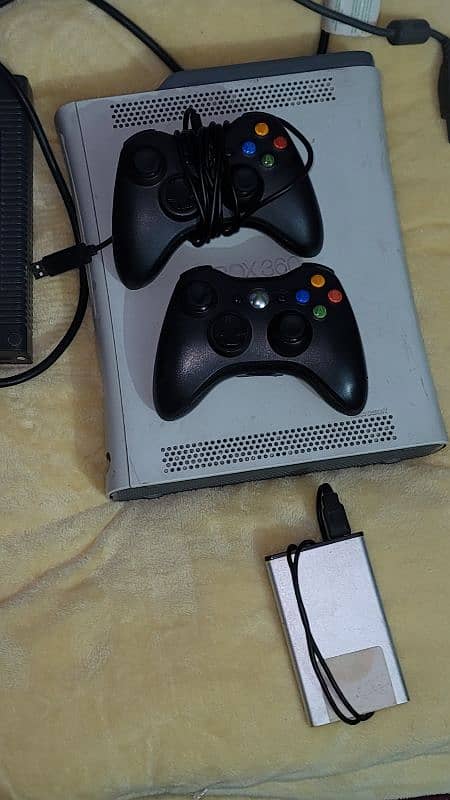 Xbox 360 White - Jailbroken with Pre-installed Games 1