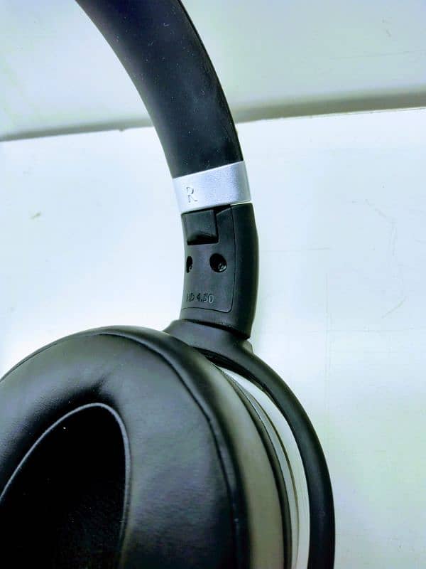 Sennheiser Bluetooth headphones 8