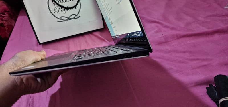 DELL XPS Touchscreen i7-7th Gen borderless edge screen 3