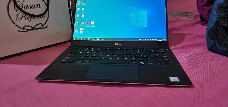 DELL XPS Touchscreen i7-7th Gen borderless edge screen 9