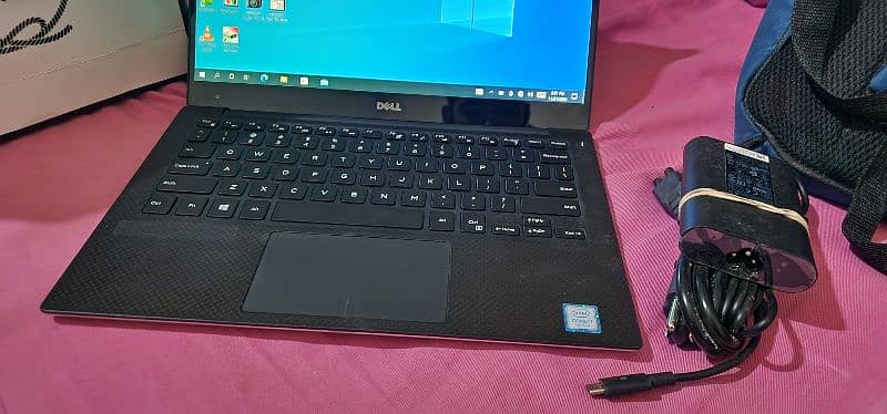 DELL XPS Touchscreen i7-7th Gen borderless edge screen 10