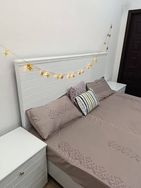 New UK style wooden white bed 2