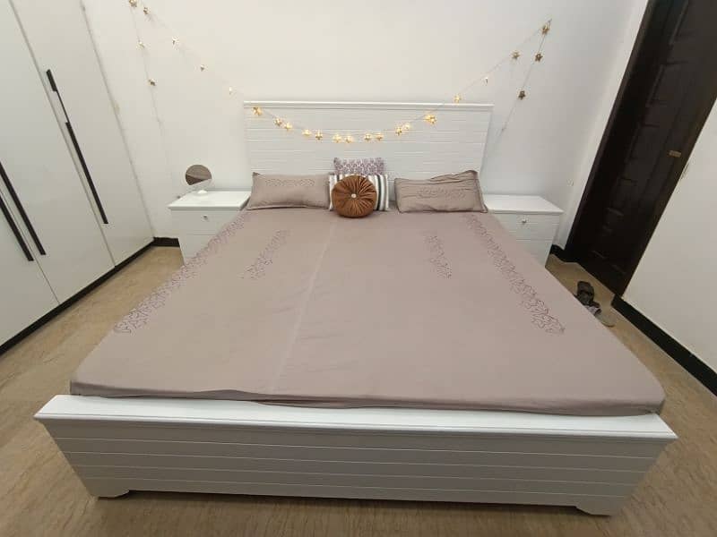 New UK style wooden white bed 4